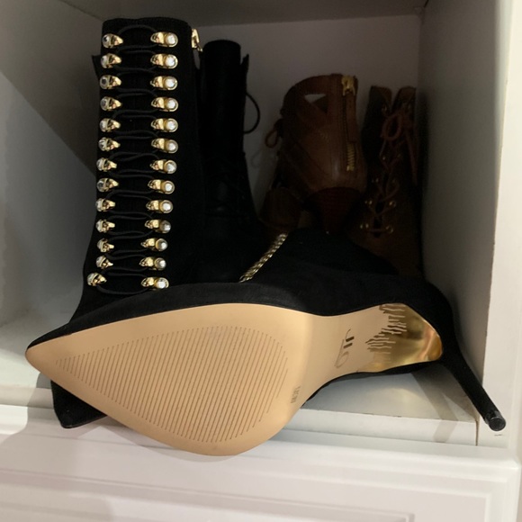 New JLO Jennifer Lopez Black & Gold Booties - Picture 2 of 5